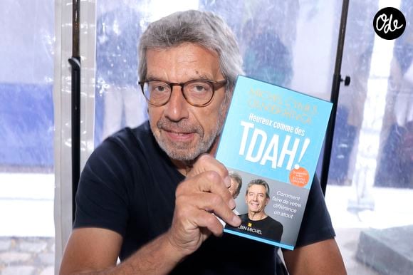 Michel Cymes lors de la 3ème édition du salon du livre à Saint-Germain-des-Prés "Des pages avant la plage" à Paris le 6 juin 2026. © Cédric Perrin / Bestimage