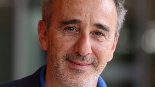 Elie Semoun est papa pour la deuxième fois à 61 ans, l'acteur partage une première photo de bébé : "Un petit monsieur est né"