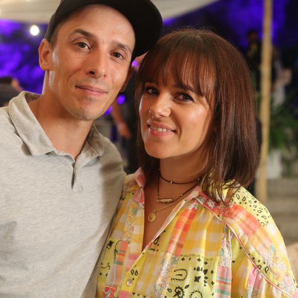 Alizée était invitée sur "M Radio" face à Christophe Beaugrand pour évoquer un événement marquant de sa vie.

Grégoire Lyonnet et sa femme, la chanteuse Alizée - Enregistrement de l’émission "Embarquement immédiat" au théâtre de verdure du Casone à Ajaccio.
© Olivier Sanchez / Bestimage