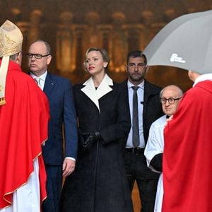 Le prince Albert II de Monaco et la princesse Charlene assistent à la messe pontificale dans le cadre de la célébration de la Sainte Devote, sainte patronne de Monaco, à Monaco le 27 janvier 2025. © Bruno Bebert / Bestimage