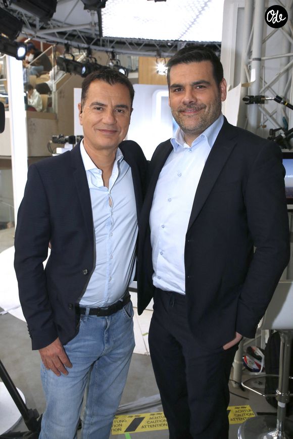 Laurent Luyat et Matthieu Lartot sur le plateau de France Télévisions lors des Internationaux de France de Tennis de Roland Garros à Paris le 27 mai 2024. 

© Bertrand Rindoff / Bestimage