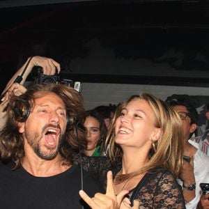 Née le 14 août 2004 à Paris, Paloma Lefriant grandit ainsi dans un environnement bercé par les platines et la culture club.

Bob Sinclar et sa fille Paloma Le Friant - Bob Sinclar mixe aux platines devant ses enfants lors d'une soirée au VIP Room à Saint-Tropez le 26 juillet 2023. © Philippe Baldini/Bestimage