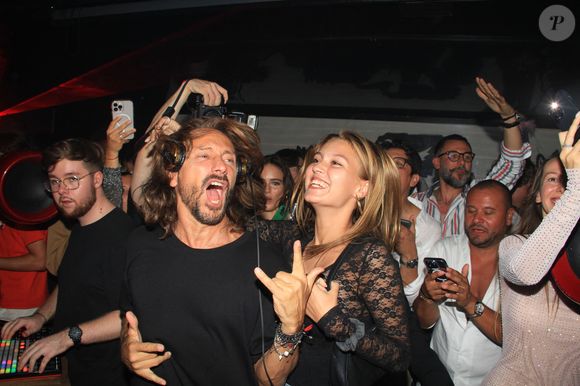 Née le 14 août 2004 à Paris, Paloma Lefriant grandit ainsi dans un environnement bercé par les platines et la culture club.

Bob Sinclar et sa fille Paloma Le Friant - Bob Sinclar mixe aux platines devant ses enfants lors d'une soirée au VIP Room à Saint-Tropez le 26 juillet 2023. © Philippe Baldini/Bestimage