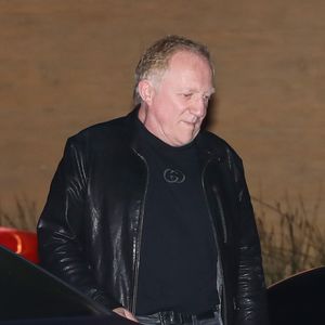 François-Henri Pinault, quittant le Nobu Malibu après un dîner de trois heures avec leurs enfants et des amis.
Crédit : Backgrid USA / Bestimage