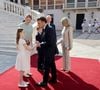 Ce samedi 7 juin 2025, Emmanuel et Brigitte Macron se sont rendus à Monaco.
Le prince Albert II de Monaco, la princesse Charlène et leurs enfants accueillent le président Emmanuel Macron , sa femme Brigitte et une délégation au palais princier à Monaco le 7 juin 2025

© Ludovic Marin / Pool / Bestimage