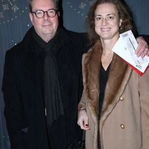 Exclusif - Douglas Kennedy (écrivain américain) et sa compagne Laure Gasparotto - Générale de la pièce "Les gens de Bilbao naissent où ils veulent" au théâtre Marigny à Paris le 19 Novembre 2024. © Bertrand Rindoff / Bestimage