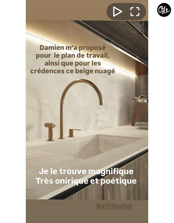 La future cuisine mêlera bois chaleureux, pierre beige et robinetterie cuivrée.

Véronika Loubry rénove sa maison et dévoile les coulisses. Capture d'écran Instagram