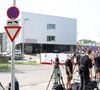 Et le second une fusillade dans une école à Graz, en Autriche
Des citoyens et des résidents déposent des fleurs et allument des bougies pour les victimes devant la clôture de l'école le 11 juin 2025 à Graz, en Autriche. Au moins dix personnes ont été tuées à la suite d'une attaque survenue plus tôt dans la journée, lorsqu'une personne armée est entrée dans l'école et a commencé à tirer. Photo : Matija Habljak/PIXSELL