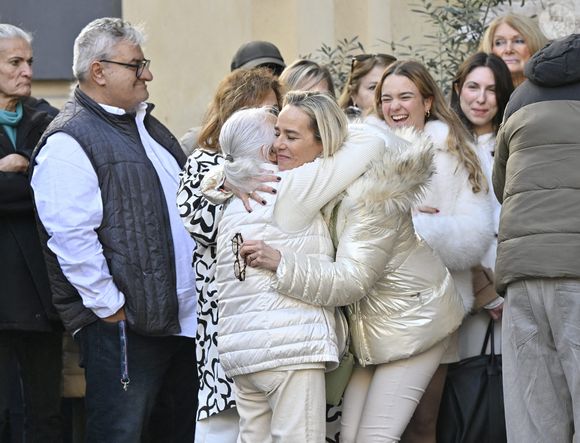 Celine Leclercq, fille d'Evelyne Leclercq, lors de la cérémonie d'enterrement de la présentatrice de télévision Evelyne Leclercq à la cathédrale Sainte-Réparate de Nice, France, le 13 janvier 2026. Elle est décédée le 30 décembre 2025 (à l'âge de 74 ans) à Grasse. Photo par Laurent Coust/ABACAPRESS.COM