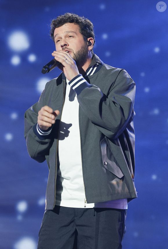 Exclusif - Claudio Capéo lors du concert du gala de Noël de l'association Tout le monde contre le cancer fête ses 20 ans diffusé le 24 décembre sur M6 à l'Adidas Aren Porte de la Chapelle à Paris, France, le 4 décembre 2025. © Coadic Guirec/Bestimage