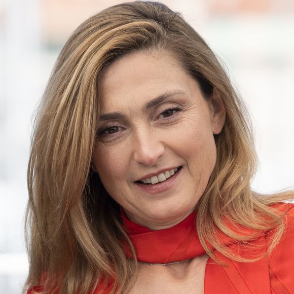 Julie Gayet - Photocall du jury de "L'Oeil d'Or" lors du 78ème Festival International du Film de Cannes, le 23 mai 2025.
© Jacovides/Moreau/Bestimage