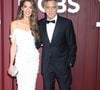 Elle a accessoirisé sa tenue avec une pochette assortie et des boucles d'oreilles diamants.

Amal et George Clooney à la soirée Radio City Music Hall lors des Tony Awards 2025 à New York le 8 juin 2025. Crédit photo : Backgrid USA / Bestimage