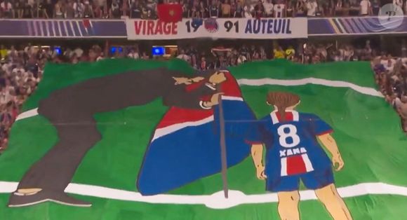 Info - Après le triomphe du PSG en Ligue des champions, les supporteurs parisiens ont rendu hommage à Xana la fille de Luis Enrique, décédée à l’âge de 9 ans en 2019 - Le magnifique tifo des supporters du PSG en hommage à Xana avec son Luis Enrique (coach du PSG) lors de la Finale de la Ligue Des Champions 2025 "PSG - Inter Milan" à l'Allianz Arena de Munich, le 31 mai 2025.