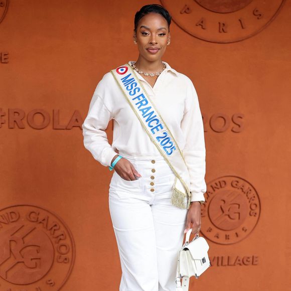 Angelique Angarni-Filopon (Miss France 2025) au village lors des Internationaux de France de Tennis de Roland Garros 2025, à Paris, France, le 2 Juin 2025. © Jacovides-Moreau/Bestimage