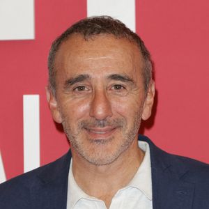 Élie Semoun au photocall du "concerto pour la paix" de Omar Harfouch au Théâtre des Champs-Elysées à Paris le 18 septembre 2024.

© Coadic Guirec / Bestimage