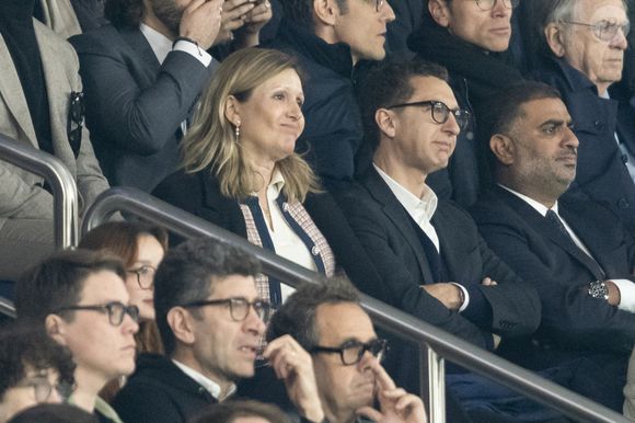 Yaël Braun-Pivet, Maxime Saada - Célébrités des les tribunes lors du match aller du quart de finale de Ligue des champions entre le PSG et Aston Villa (3-1) au Parc des Princes à Paris le 9 avril 2025. © Cyril Moreau/Bestimage