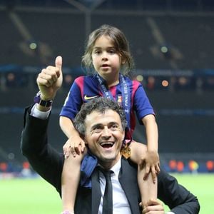 Sur Instagram, Sira a d’ailleurs tenu à rendre hommage à sa petite sœur Xana, disparue en 2019 alors qu’elle n’avait que 9 ans.

Luis Enrique, entraîneur du FC Barcelone, célèbre avec sa fille Xana Martinez après la victoire de son équipe en finale de la Ligue des champions de l'UEFA entre la Juventus et le FC Barcelone au stade Olympiastadion le 6 juin 2015 à Berlin, en Allemagne. © Imago/PsnewZ/Bestimage