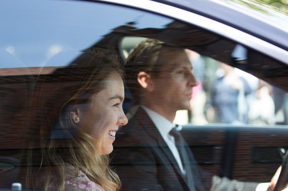Exclusif -La princesse Alexandra de Hanovre et son compagnon Ben-Sylvester Strautmann main dans la main avant d'arriver au mariage de Ernst August Jr de Hanovre le 8 juillet 2017