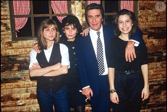 Archives - Gilbert Bécaud et ses filles Anne, Jennifer et Emilie © Agence Bestimage