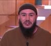 Le public découvrait ainsi l'humoriste prometteur, mais au-delà de son humour c'est son apparence physique qui a fait parler.
Merwane Benlazar lors de son passage sur le plateau de C à vous le vendredi 31 janvier 2025 sur France 5.
Crédit : C à vous/France 5