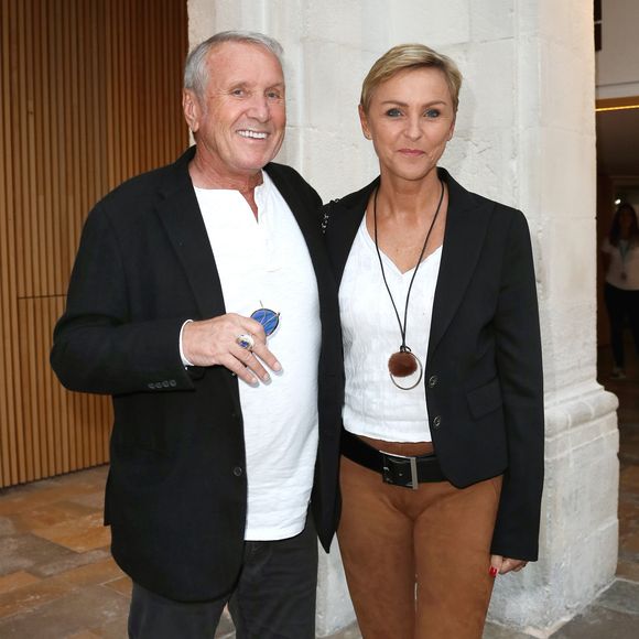 Yves Rénier était un grand nom de la comédie française

Yves Rénier et sa femme Karin lors du troisième jour du festival international du film de La Rochelle, France. © Patrick Bernard/Bestimage