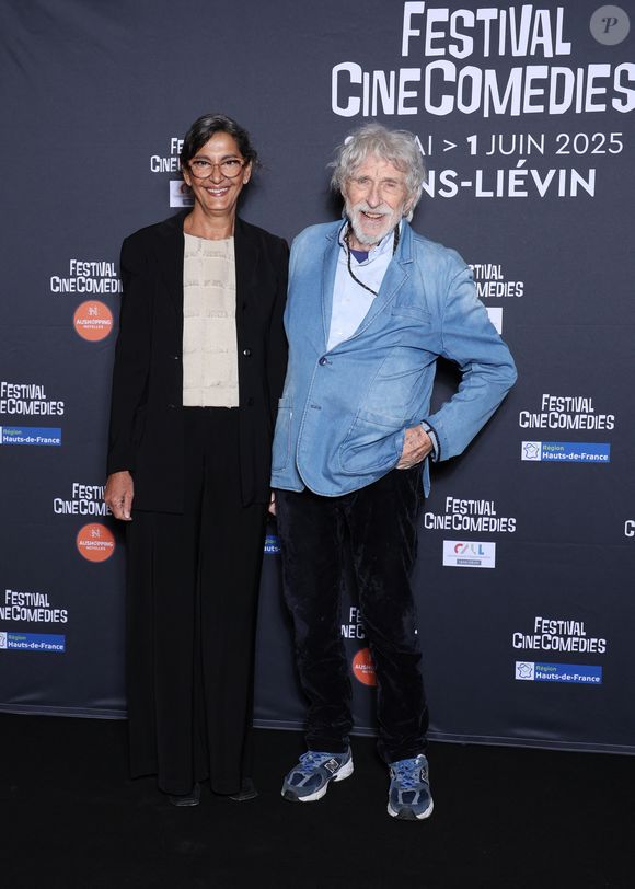Exclusif -  Pierre Richard et sa femme Ceyla Lacerda en photocall lors de la présentation de son film "L'homme qui a vu l'ours qui a vu l'homme" au festival "Ciné Comédies" à Lens-Liévin, le 29 mai 2025.
© Denis Guignebourg/Bestimage