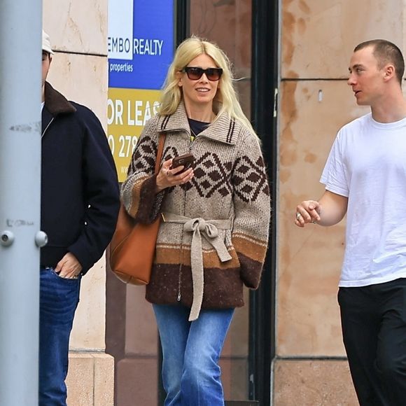 le mannequin n'a jamais percé dans le cinéma.

Beverly Hills, Californie – Claudia Schiffer profite d'une promenade avec son fils et une amie après un déjeuner en famille avec Matthew Vaughn à Beverly Hills le 6 avril 2025.

Backgrid USA / Bestimage