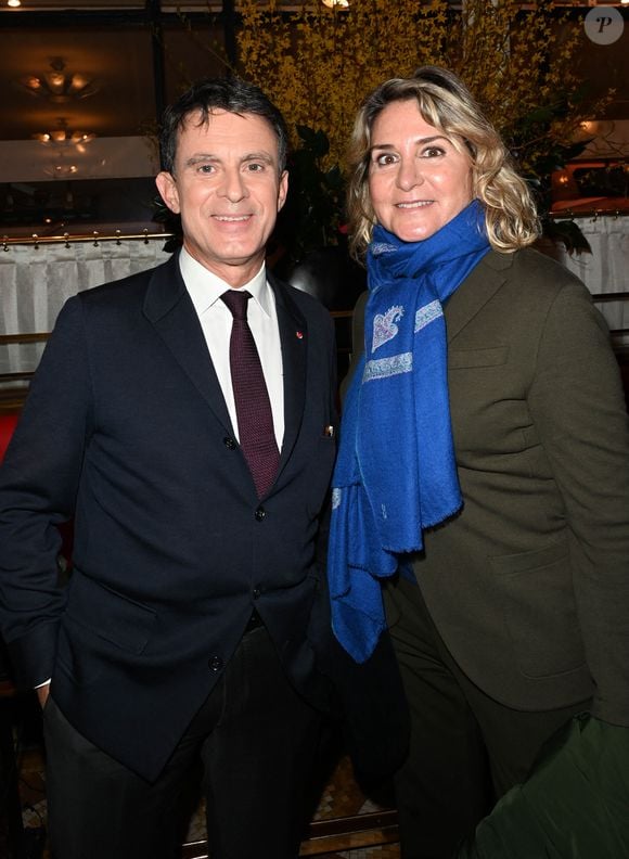 Manuel Valls et sa femme Susana Gallardo - Lancement du numéro 75 de la revue littéraire "La règle du jeu", avec pour thème "Comment lisez-vous ?", au Café de Flore à Paris. Le 16 février 2022
© Coadic Guirec / Bestimage