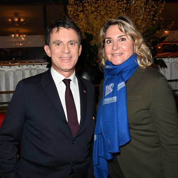Manuel Valls et sa femme Susana Gallardo - Lancement du numéro 75 de la revue littéraire "La règle du jeu", avec pour thème "Comment lisez-vous ?", au Café de Flore à Paris. Le 16 février 2022
© Coadic Guirec / Bestimage