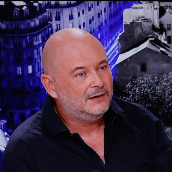C'est officiel ! 

Captures d'écran - Sébastien Cauet est venu s'expliquer et affirmer son innocence sur le plateau de BFM TV à propos des accusations de viols et d'agressions sexuelles par trois femmes dont une mineure au moment des faits.