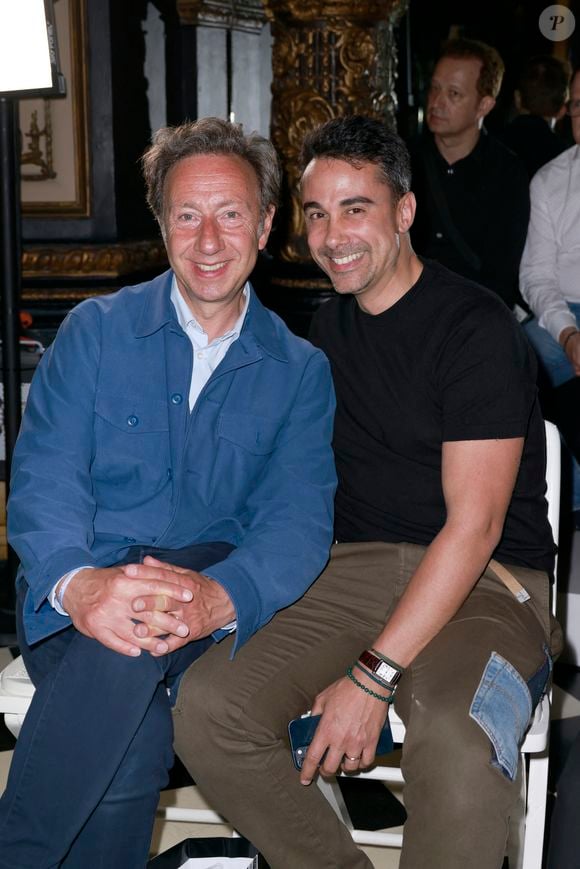 Stéphane Bern et son compagnon Yori Bailleres - Célébrités au défilé de mode Haute-Couture automne-hiver 2024/2025 “Julien Fournié” lors de la Fashion Week au musée Grévin à Paris le 25 juin 2024. @Christophe Aubert via Bestimage