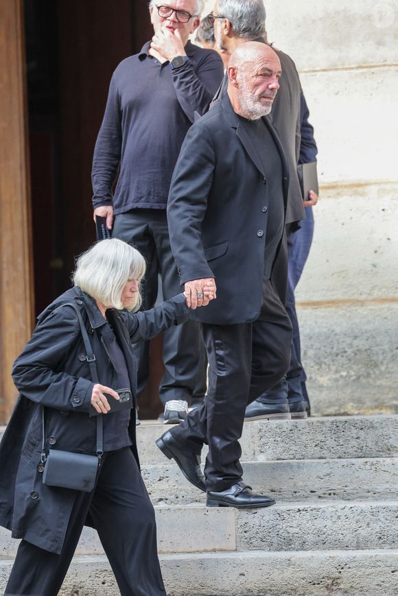 'amitié des deux hommes existe depuis longtemps. C'est en 1996 qu'ils se rencontrent. L'homme en noir propose à Philippe Corti de participer à son émission Bains de minuit. 

Philippe Corti, Marie-France Brière - Sorties des obsèques de Thierry Ardisson en l’église Saint-Roch de Paris, France, le 17 juillet 2025. © Clovis-Jacovides/Bestimage
