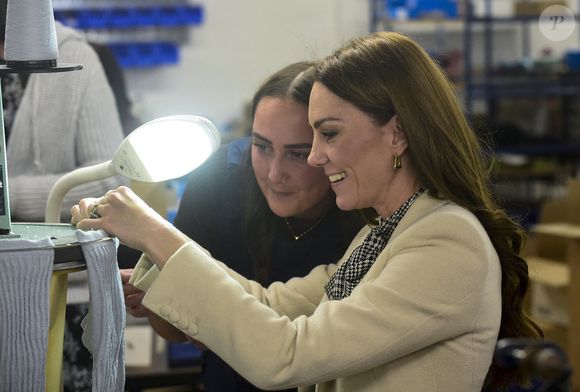 La princesse de Galles lors d'une visite à Corgi, un fabricant de textiles à Ammanford, dans le sud du Pays de Galles, spécialisé dans la production de chaussettes et de tricots. Ammanford, Royaume-Uni, le 30 janvier 2025. Photo par Rebecca Naden/PA Wire/ABACAPRESS.COM