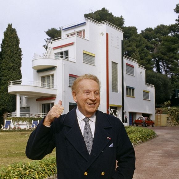 Photo d'archives prise en 1990 du chanteur Charles Trenet chez lui au Cap d'Antibes, France. Photo par Pascal Baril/ABACAPRESS.COM