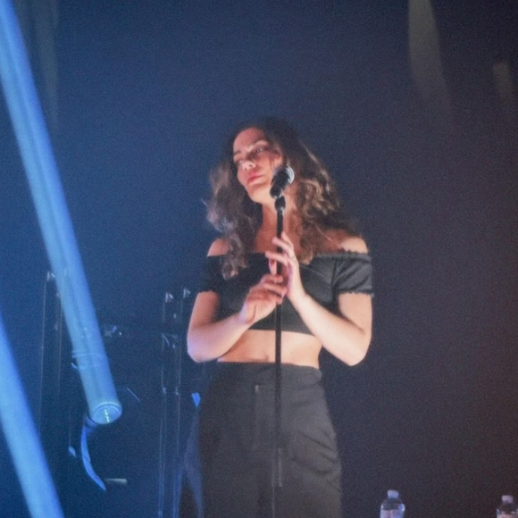 En effet, l'une de ses choristes, Alexiane Broque, a annoncé sur ses réseaux sociaux quitter la tournée.

Alexiane Broque, ancienne choriste de Pierre Garnier, sur Instagram