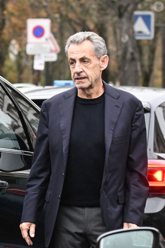Nicolas Sarkozy et sa femme Carla Bruni vont déjeuner au restaurant Le Flandrin à Paris le lendemain de la sortie de prison de l'ancien président le 11 novembre 2025.