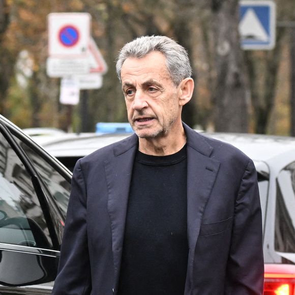 Nicolas Sarkozy et sa femme Carla Bruni vont déjeuner au restaurant Le Flandrin à Paris le lendemain de la sortie de prison de l'ancien président le 11 novembre 2025.