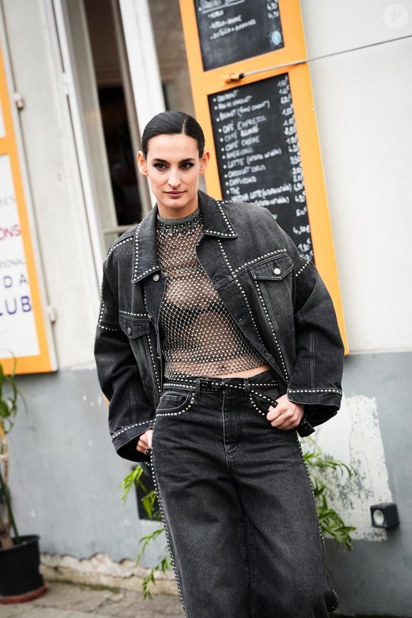 L'occasion ainsi de s'intéresser à la comédienne de 31 ans

Nine Marie D’Urso -  Arrivées au défilé Christian Dior Haute Couture Printemps/Eté 2025 lors de la fashion week à Paris le 27 janvier 2025.

© Lucia Sabatelli / Bestimage