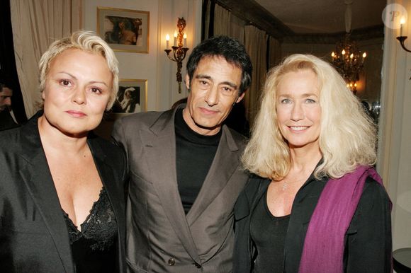 L'humoriste française Muriel Robin, les acteurs Gérard Lanvin et Brigitte Fossey posent lors de la cérémonie de remise du 'Prix Jean Gabin-Romy Schneider 2005' qui s'est tenue au Fouquet's à Paris, France, le 21 mars 2005. Cécile de France a reçu le "Prix Romy Schneider" et Clovis Cornillac le "Prix Jean Gabin". Photo par Benoit Pinguet/ABACA.