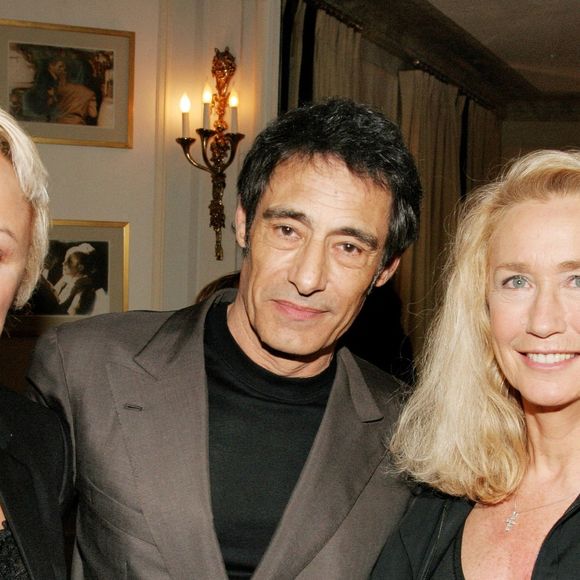 L'humoriste française Muriel Robin, les acteurs Gérard Lanvin et Brigitte Fossey posent lors de la cérémonie de remise du 'Prix Jean Gabin-Romy Schneider 2005' qui s'est tenue au Fouquet's à Paris, France, le 21 mars 2005. Cécile de France a reçu le "Prix Romy Schneider" et Clovis Cornillac le "Prix Jean Gabin". Photo par Benoit Pinguet/ABACA.