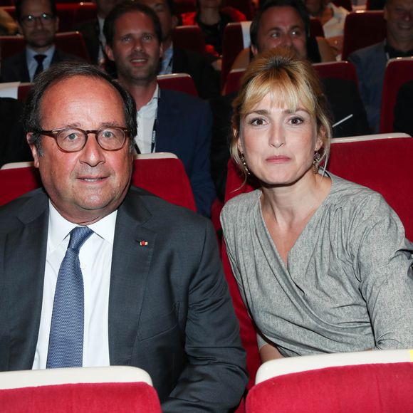 François Hollande et sa compagne Julie Gayet lors de la 12ème édition du festival du Film Francophone d'Angoulême, France. © Coadic Guirec/Bestimage