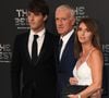 Il a laissé l'équipe de France pour le match contre la Norvège afin d'être en famille

Didier Deschamps, son épouse Claude et son fils Dylan arrivent à la cérémonie des Best FIFA Football Awards 2018 au Royal Festival Hall, à Londres, au Royaume-Uni, le 24 septembre 2018. Photo de Christian Liewig/ABACAPRESS.COM