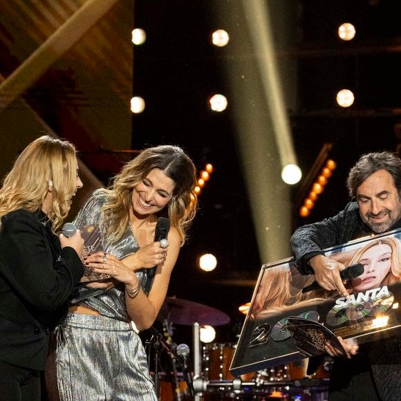 Exclusif - Santa, Laury Thilleman, André Manoukian - Enregistrement de l'émission "La fête de la chanson française" à Paris, présentée par L.Thilleman et A.Manoukian, et diffusée le 20 décembre sur France 3
© Pierre Perusseau / Bestimage