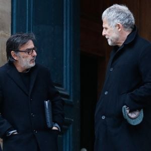 Yvan Attal et Stéphane Guillon - Sorties des obsèques de Niels Arestrup à l'Église Saint-Roch à Paris. Le 10 décembre 2024
© Christophe Clovis / Bestimage