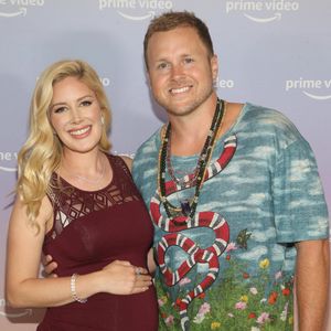 Heidi Montag, enceinte, et son mari Spencer Pratt, au photocall "Prime Video and Freevee's Summer Solstice Event" à Los Angeles, le 21 juin 2022.