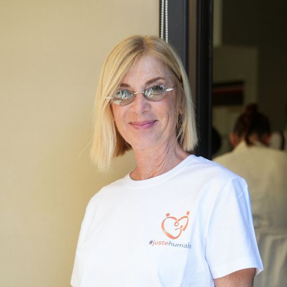 Michèle Laroque - Les célébrités participent au défilé de la 10ème édition de la Semaine de la Mode de l’association 'Juste Humain' à l'Hôpital Robert Debré à Paris, le 18 juin 2026. 

© Anne-Sophie Guebey/Bestimage