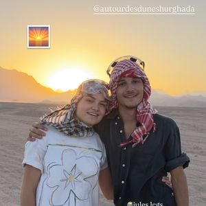 Mariés depuis juillet 2006, le couple file le parfait amour depuis plus de 20 ans - même s'ils ont traversé des périodes difficiles - et semble avoir trouvé la clé du bonheur au travers de ces vacances de rêve.

Elodie Gossuin @Instagram