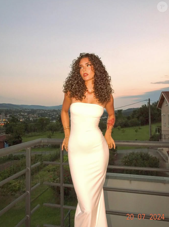 Elle a 21 ans, mesure 1m71 et affiche une belle chevelure bouclée.

Noémie Baiamonte, Miss Rhône-Alpes 2025 en route pour Miss France 2026.