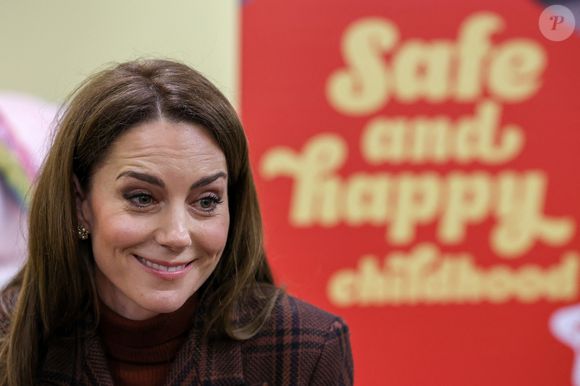 Styal, à Wilmslow. Cette sortie avait pour but de mettre en avant l'importance des liens qui existent entre une mère et son enfant, même dans les environnements les plus difficiles.

Catherine (Kate) Middleton, princesse de Galles, visite une unité mère-enfant (MBU) d'Action for Children à la prison HMP Styal de Wilmslow, Royaume Uni, le 11 février 2025. © Phil Noble/WPA-Pool/Bestimage