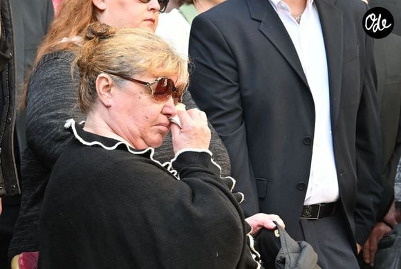 Violette Petrucciani (mère de Loana) - Sorties des obsèques de Loana Petrucciani dans la cathédrale Sainte-Réparate à Nice le 10 avril 2026. © Bruno Bebert/Bestimage